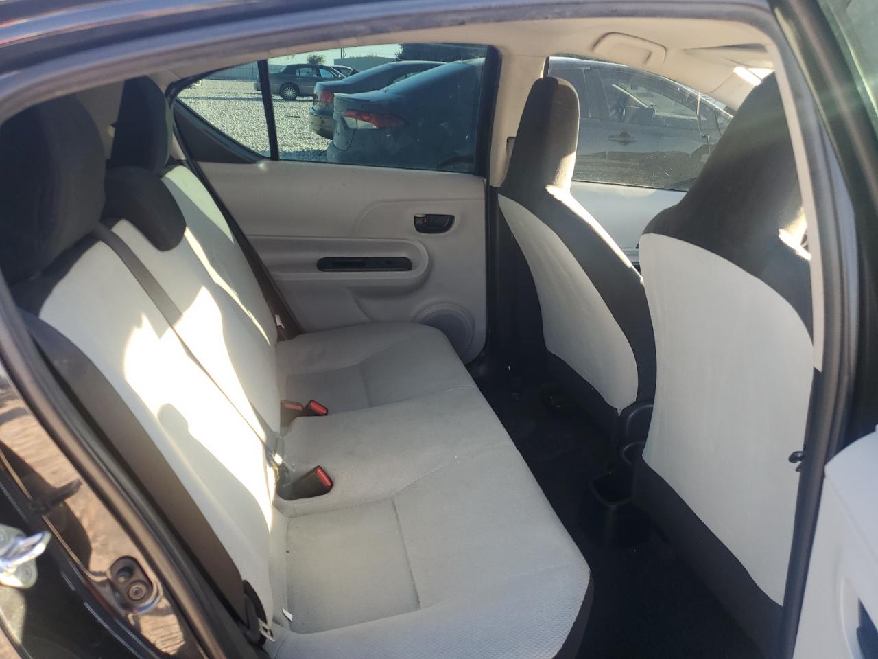 2014 Toyota Prius - Image 11