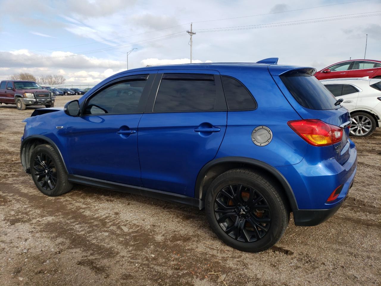 2018 Mitsubishi Outlander - Image 2