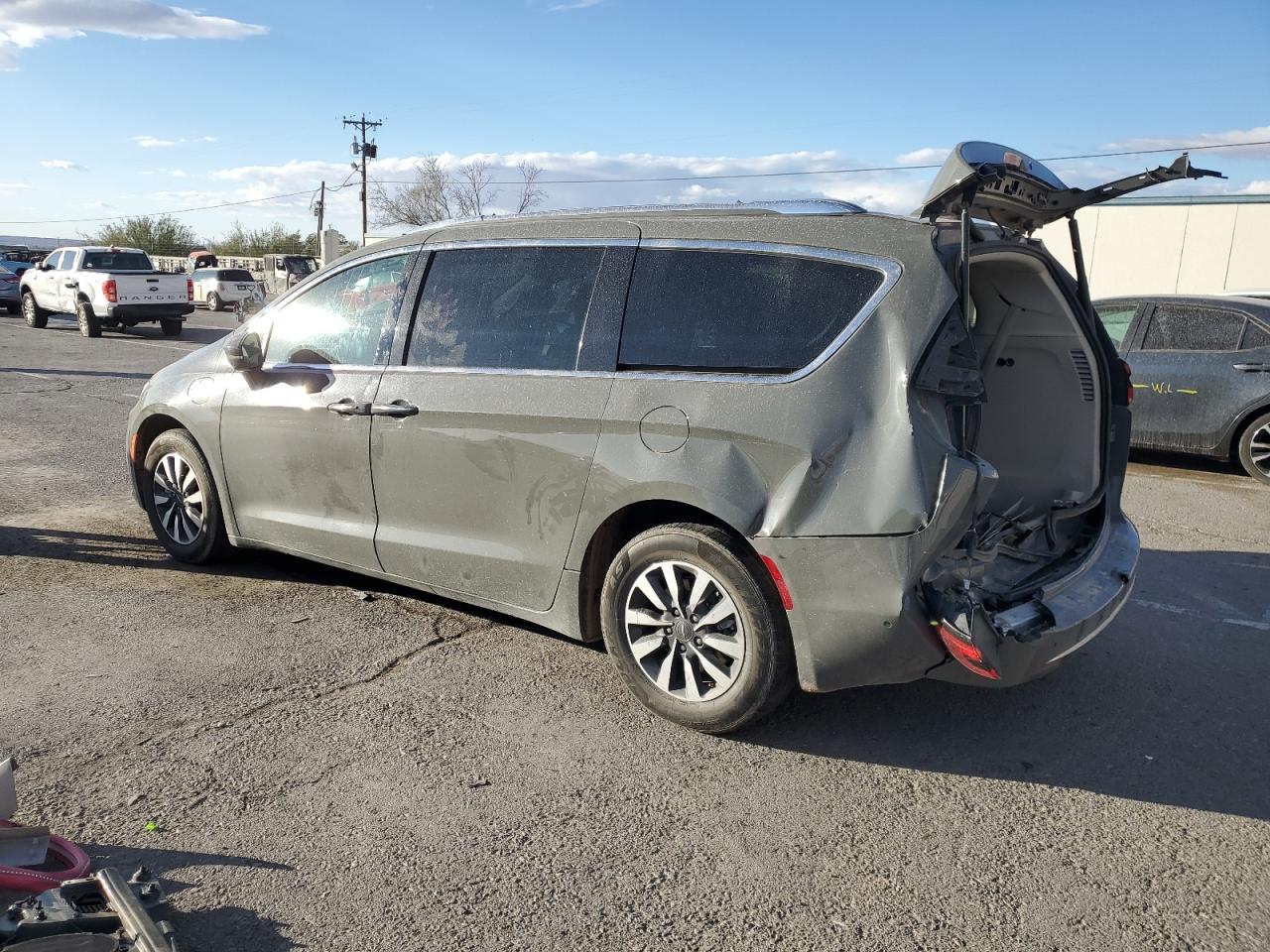 2021 Chrysler Pacifica - Image 2