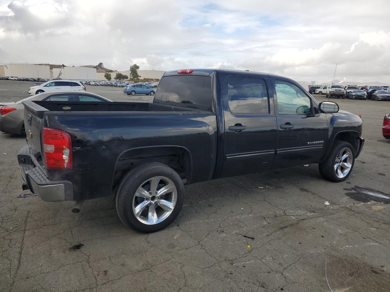 2011 Chevrolet Silverado - Image 3