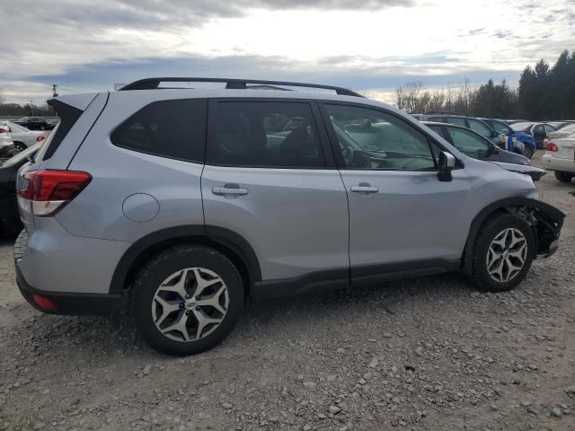  SUBARU FORESTER 2021 Серебристый