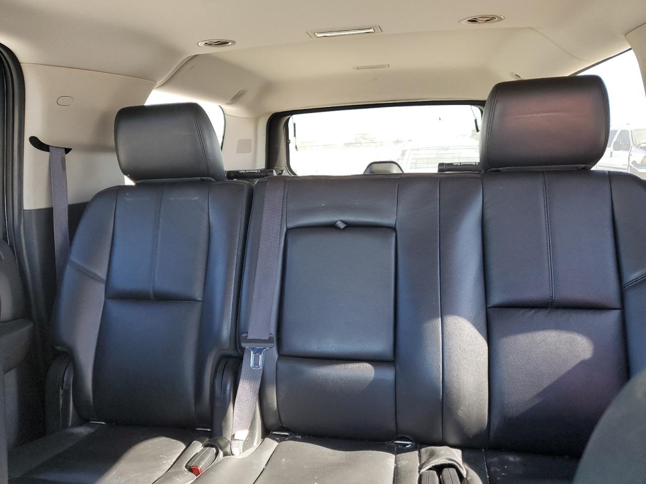 2012 Chevrolet Suburban - Image 10