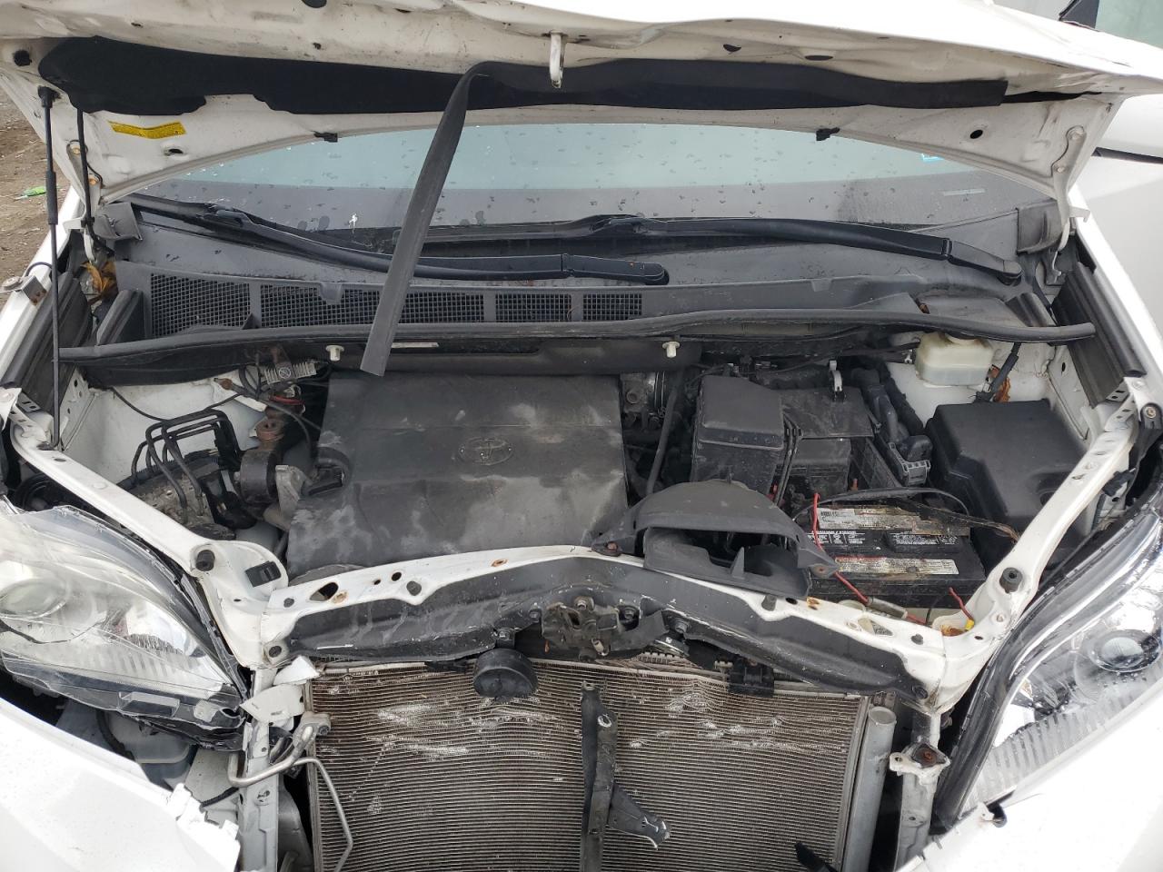 2016 Toyota Sienna - Image 12