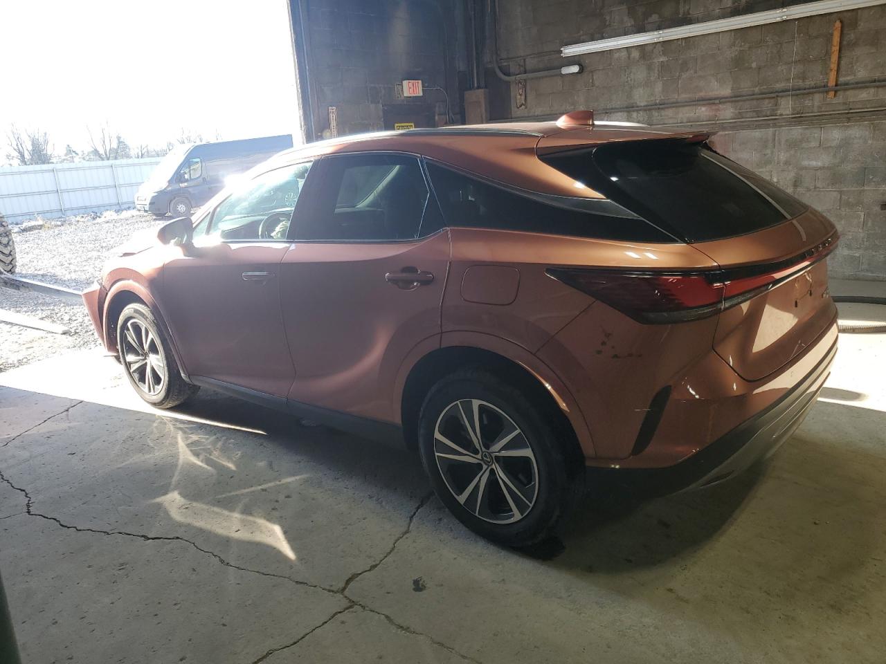 2T2BAMCA6PC007418 2023 LEXUS RX - Image 2
