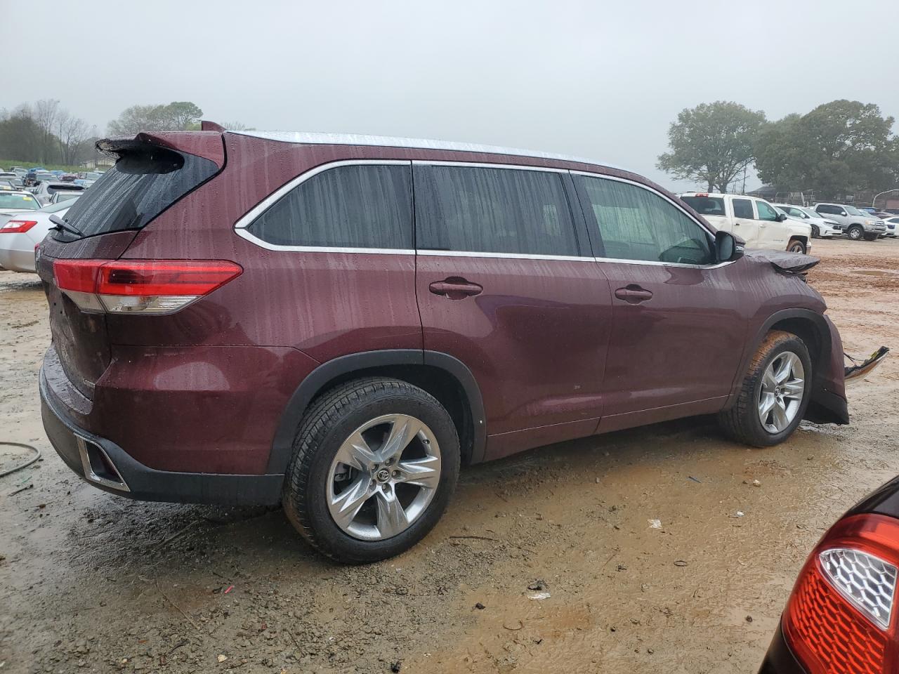 2017 Toyota Highlander - Image 3