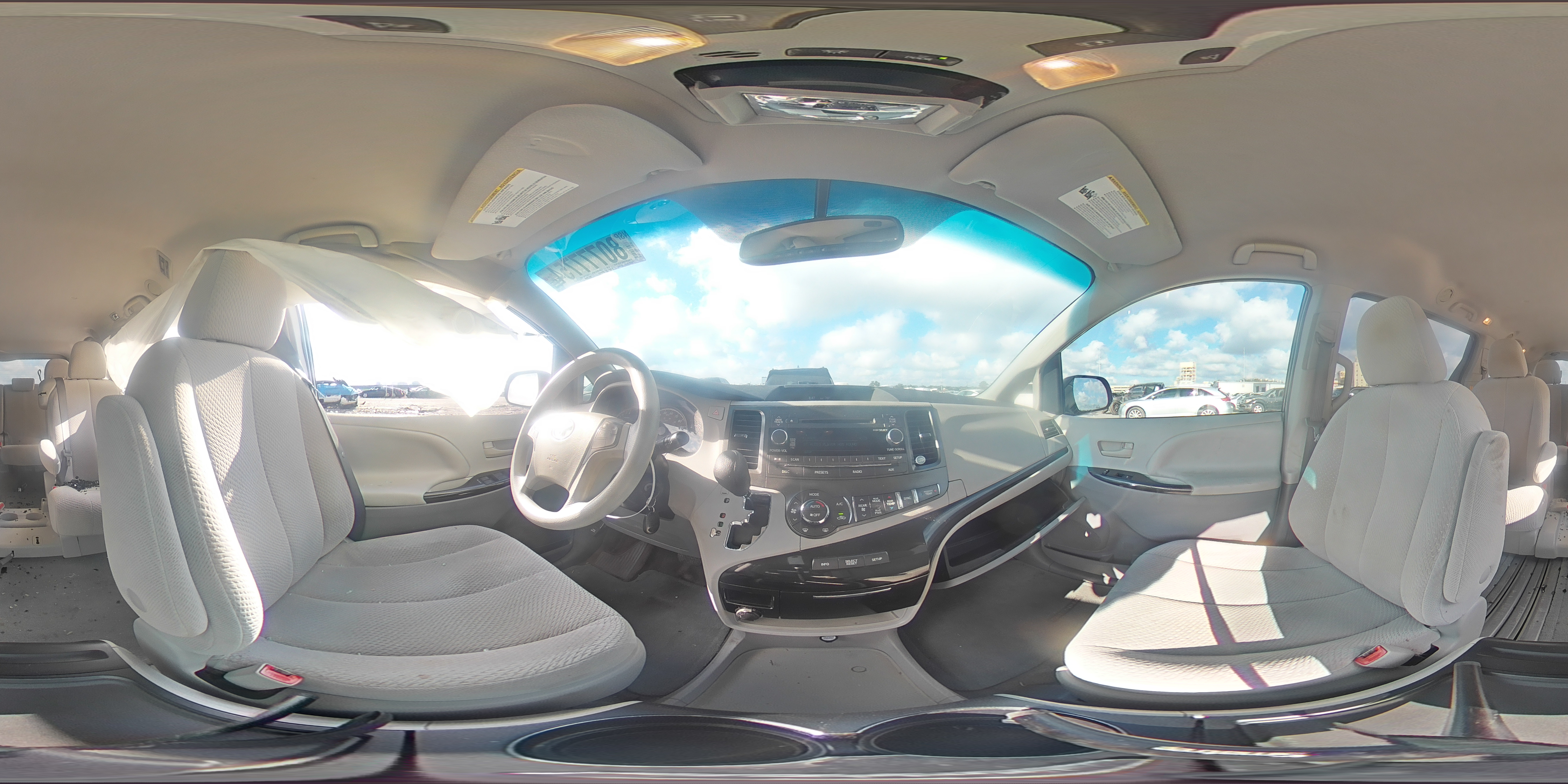 2013 Toyota Sienna - Image 13