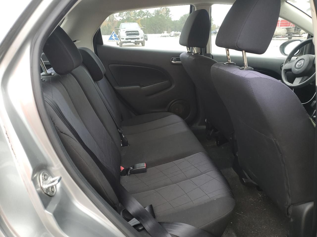 2011 Mazda 2 - Image 11