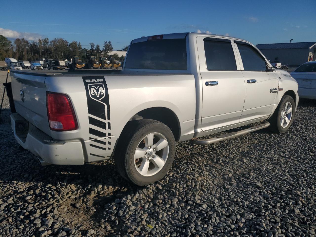 2015 RAM 1500 - Image 3