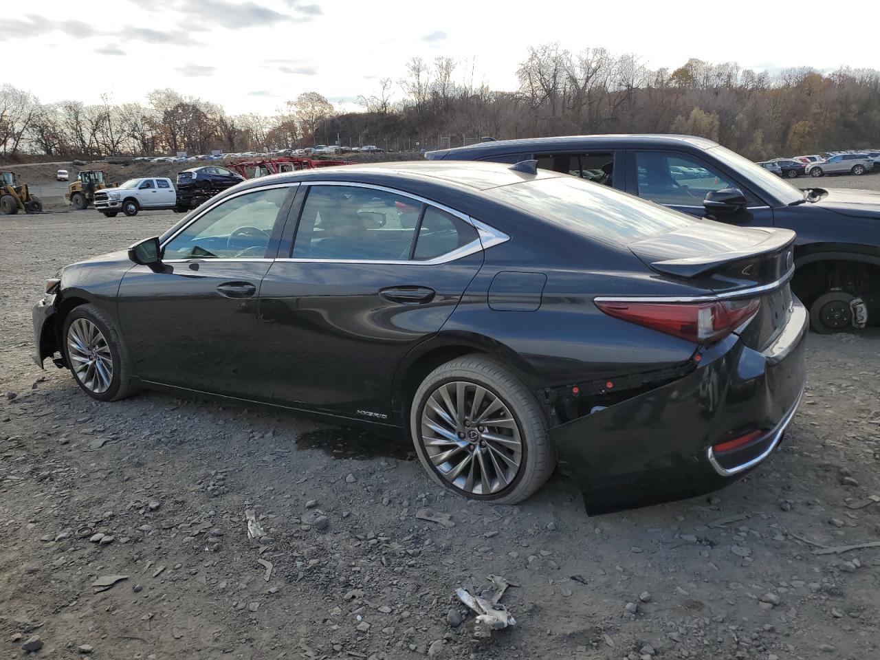 2022 Lexus ES - Image 2