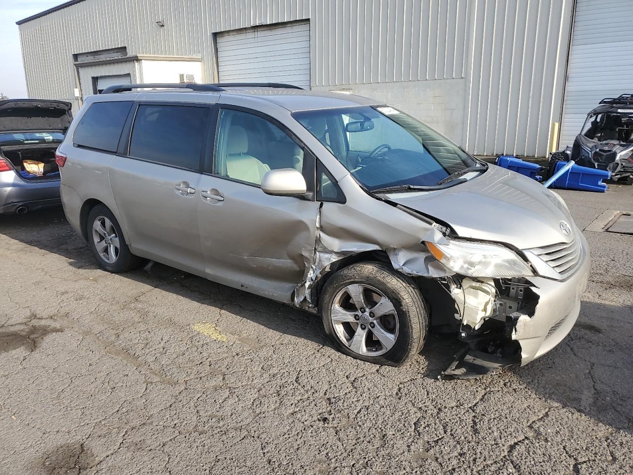 2015 Toyota Sienna - Image 4