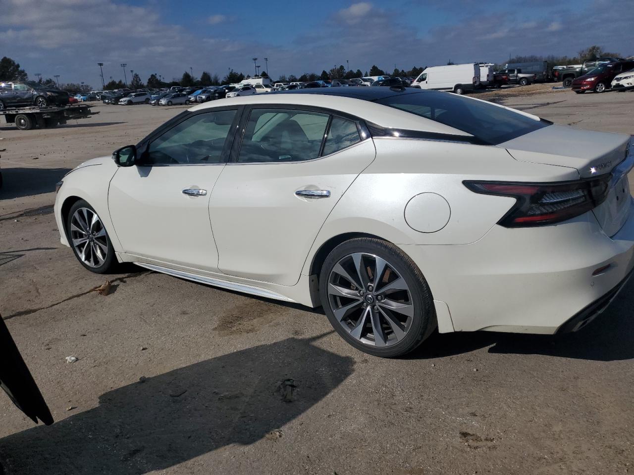 2019 Nissan Maxima - Image 2
