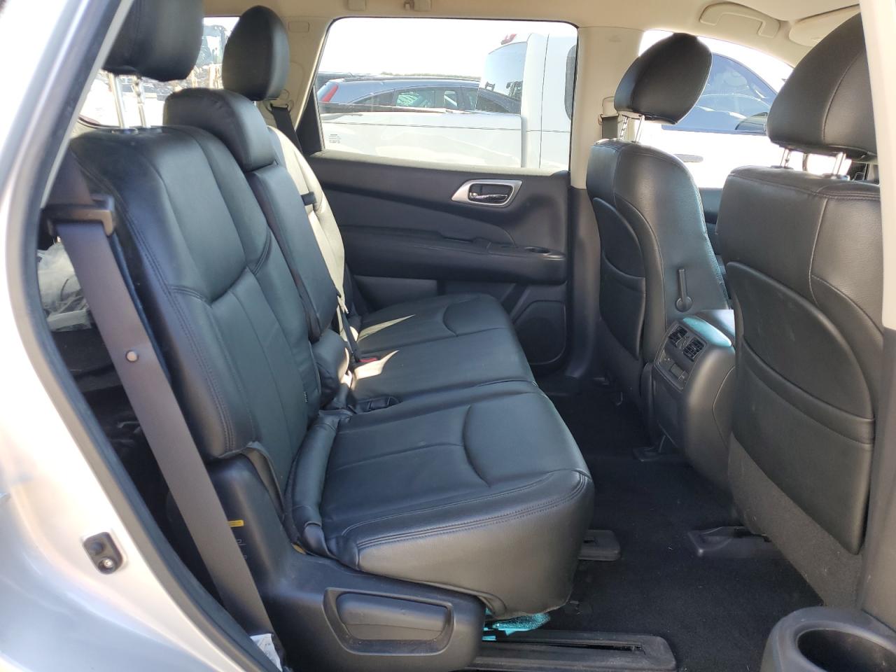 2015 Nissan Pathfinder - Image 11