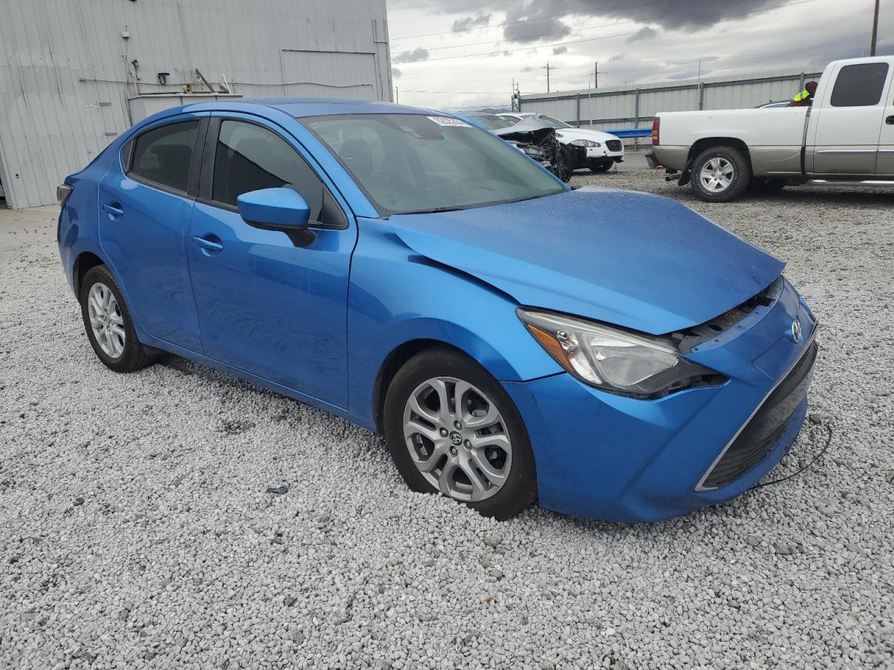 VIN 3MYDLBYV6HY169219 2017 TOYOTA YARIS no.4