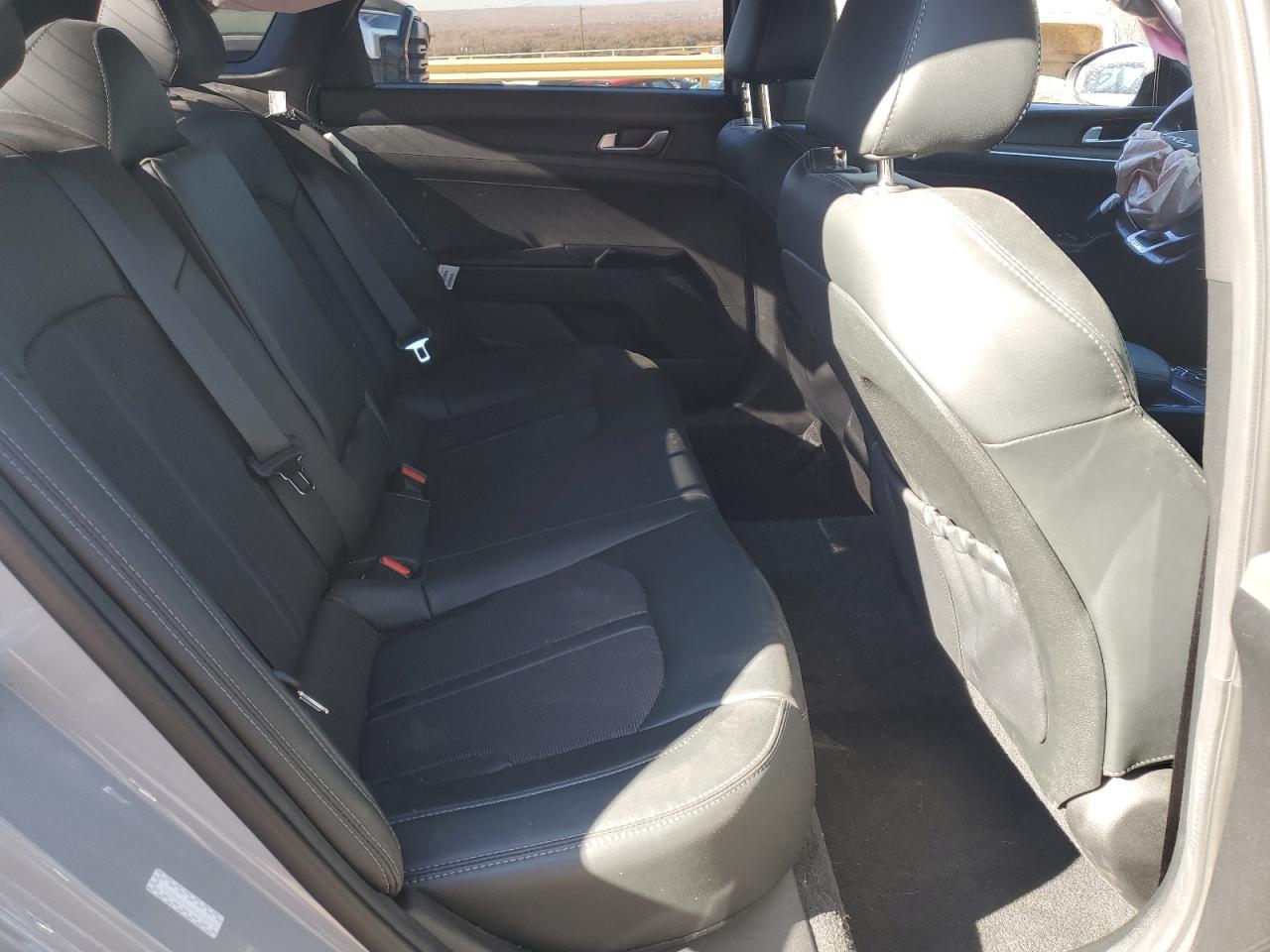 2023 Kia K5 - Image 10
