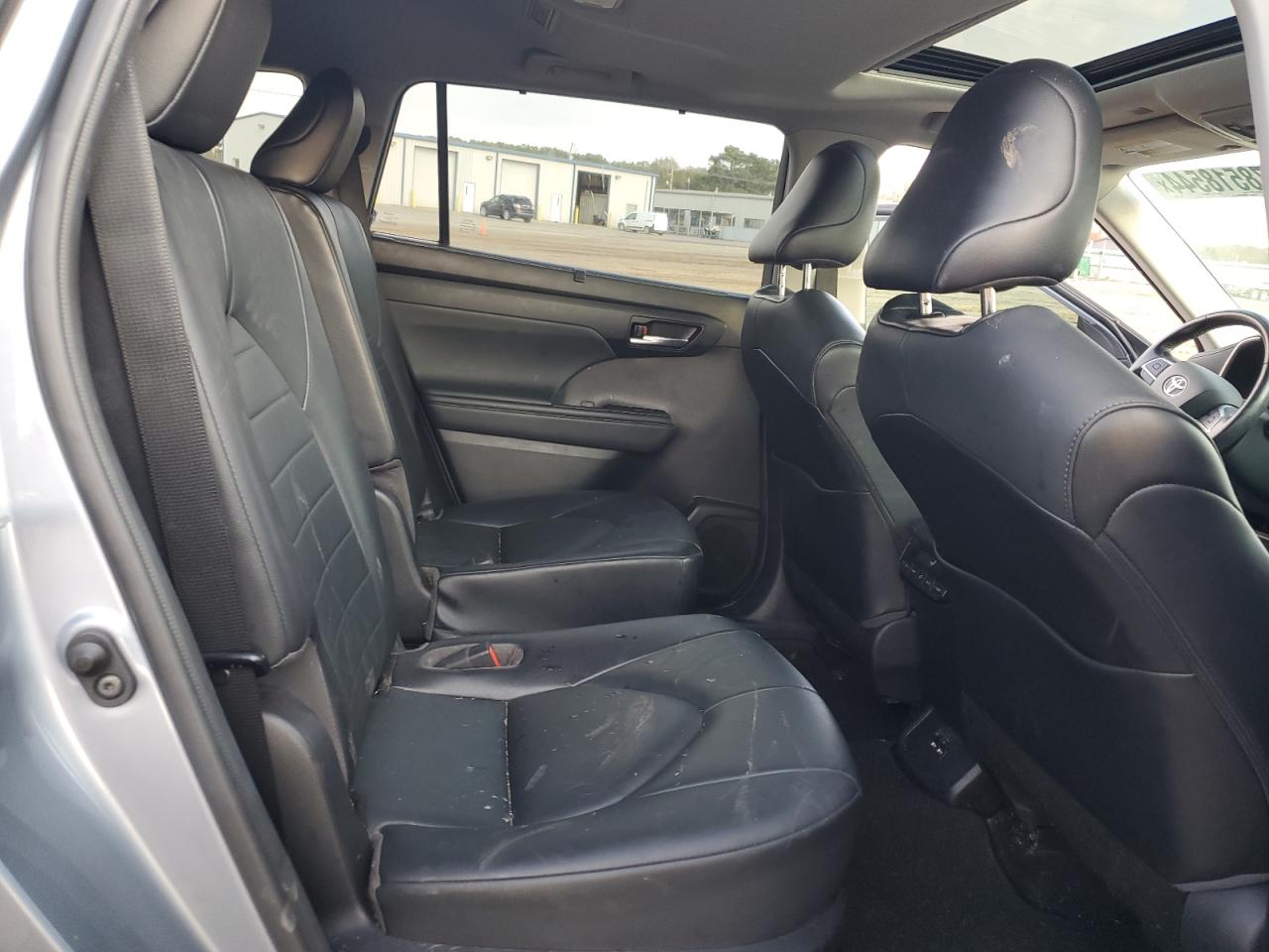 2021 Toyota Highlander - Image 11