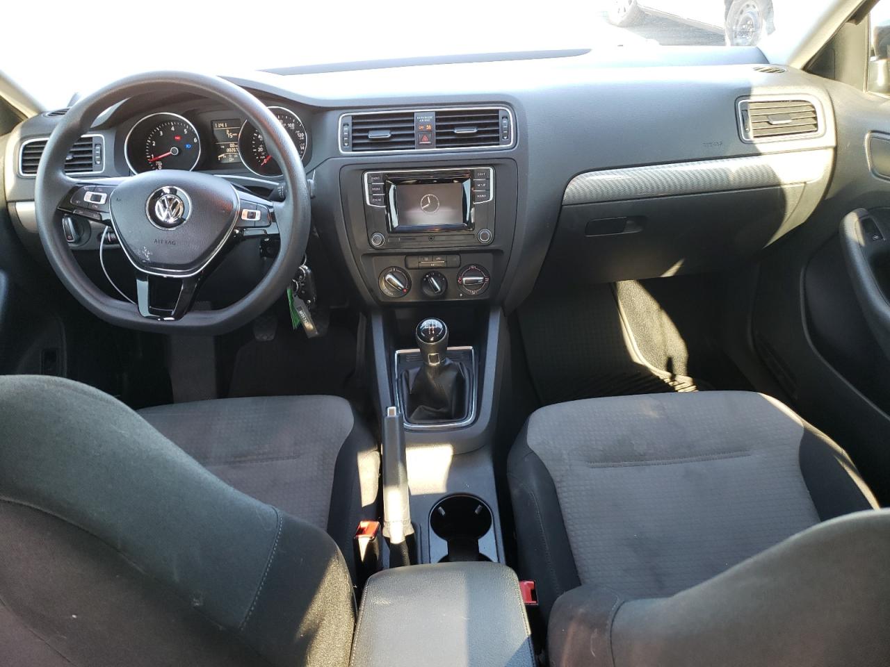 2017 Volkswagen Jetta - Image 8
