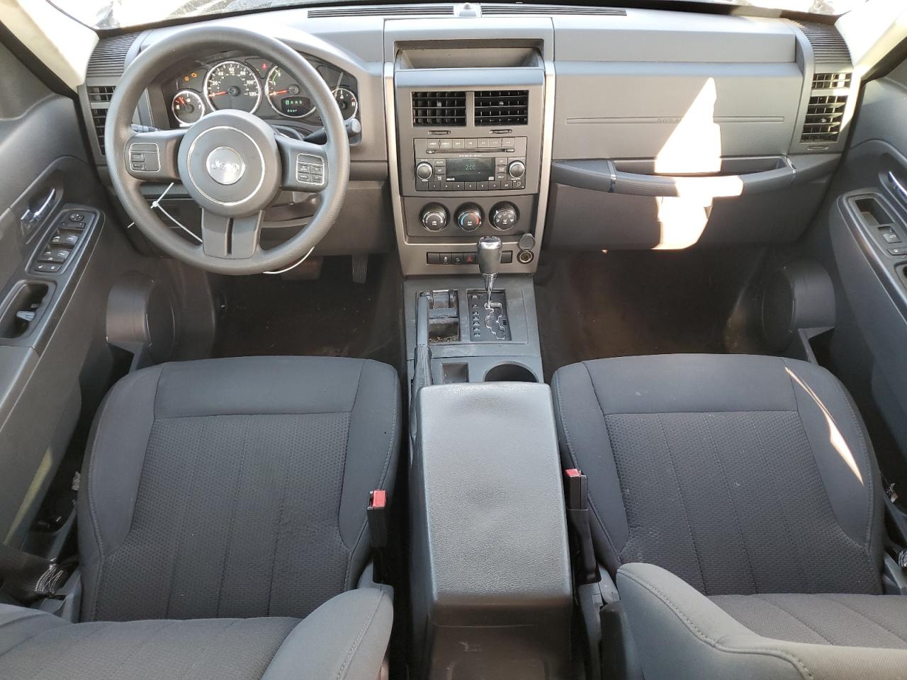 2012 Jeep Liberty (North America) - Image 8