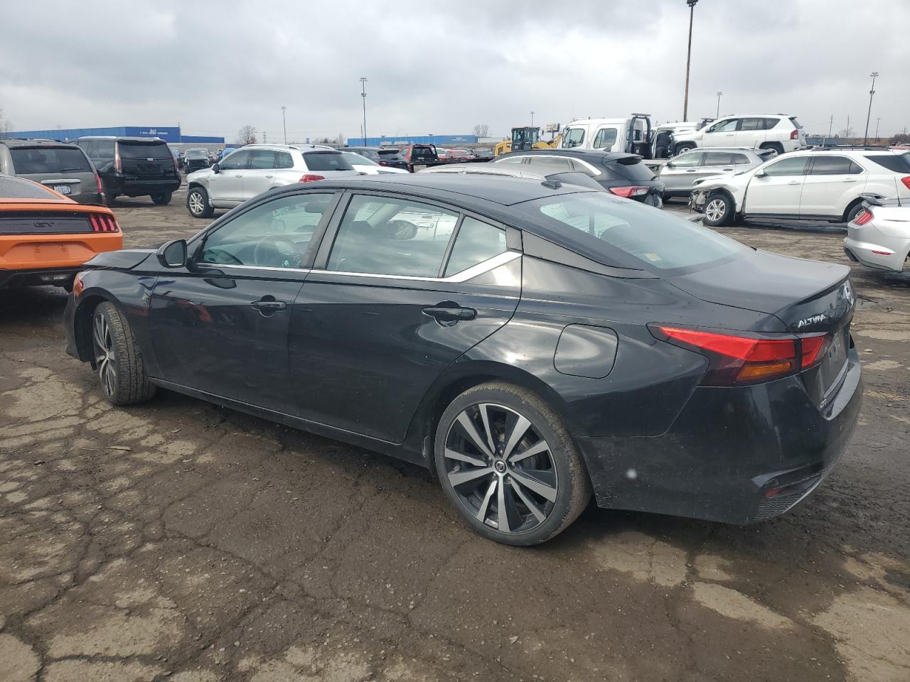 2019 Nissan Altima - Image 2