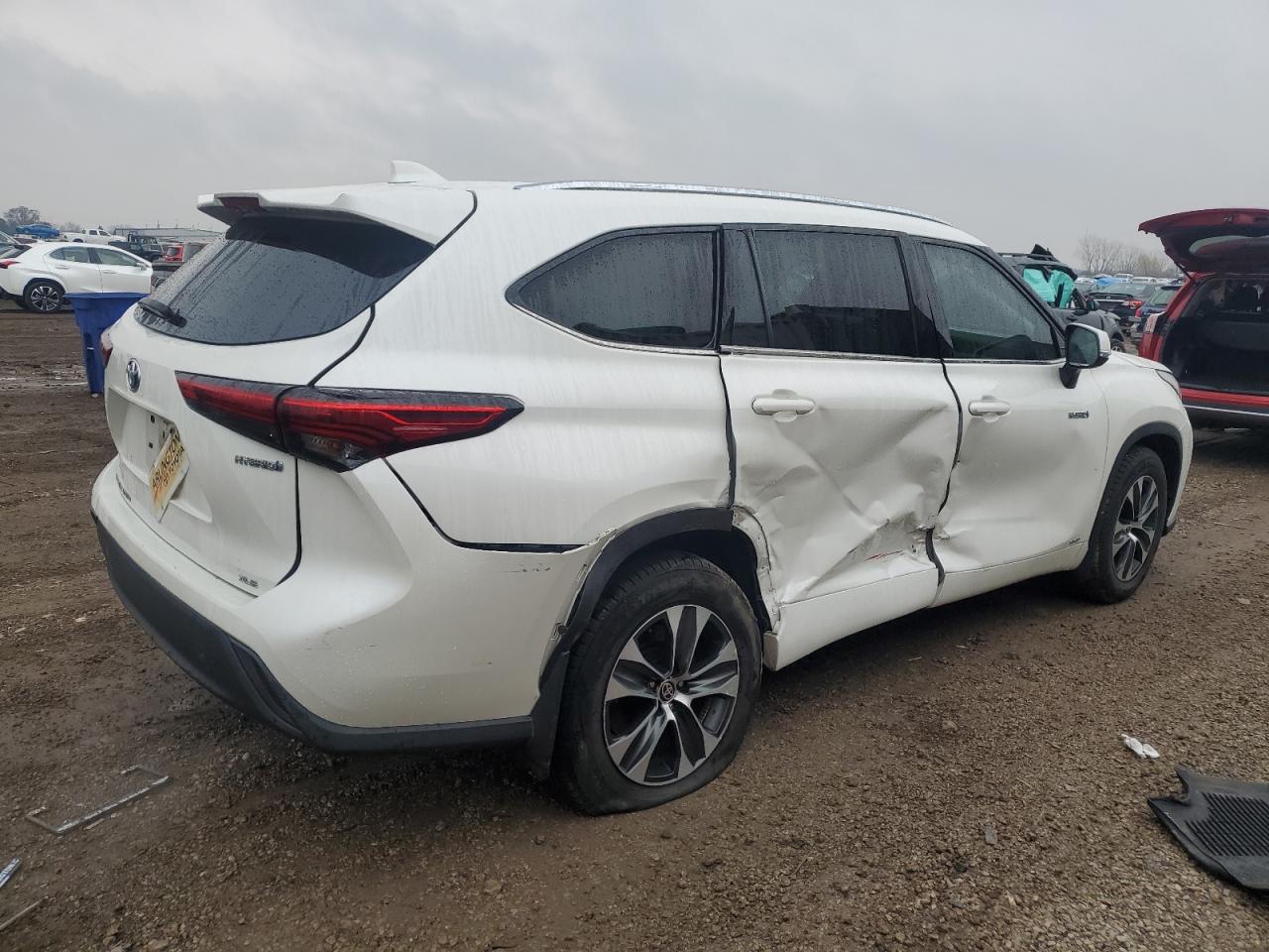 2020 Toyota Highlander - Image 3