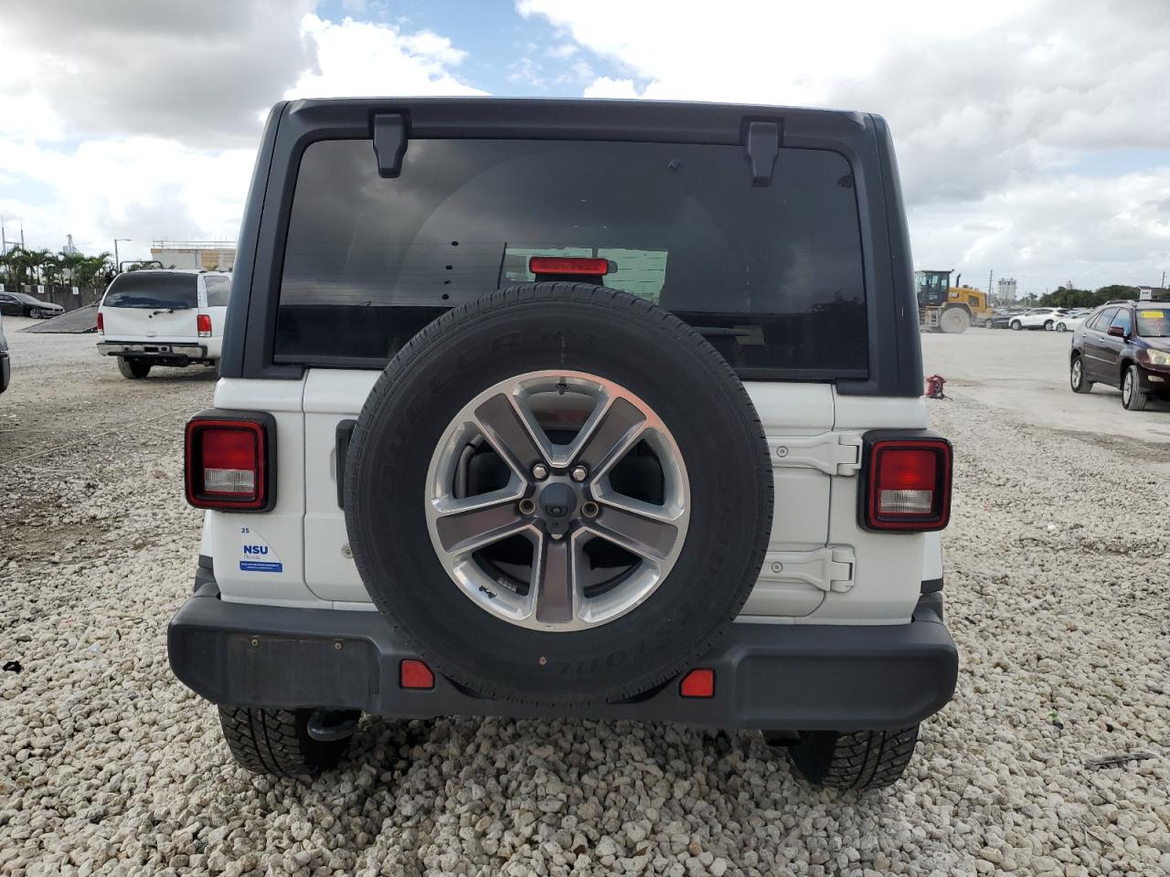 2020 Jeep Wrangler Unlimited Sahara VIN: 1C4HJXEN4LW113755 Lot: 80333984