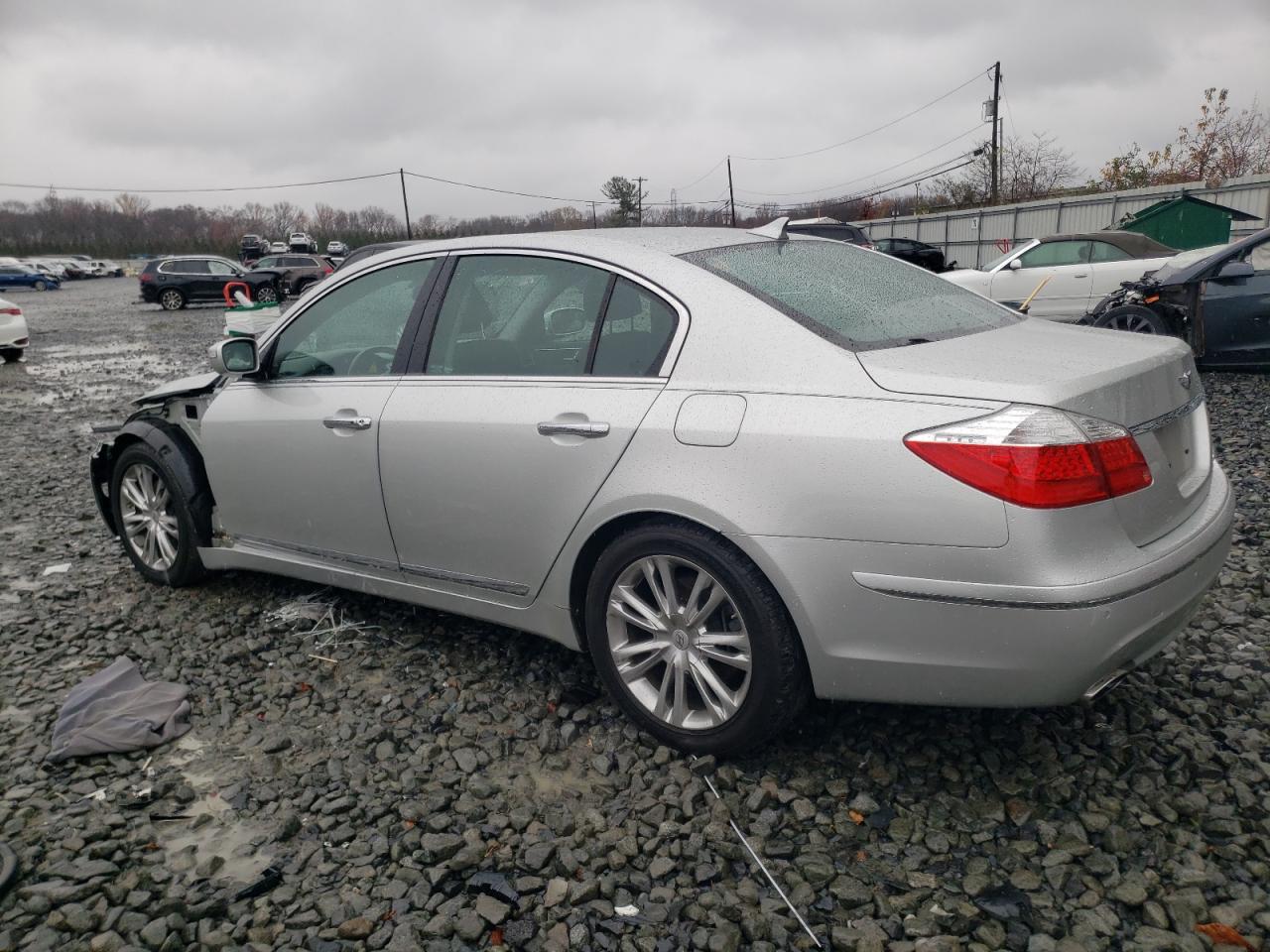 2010 Hyundai Genesis - Image 2