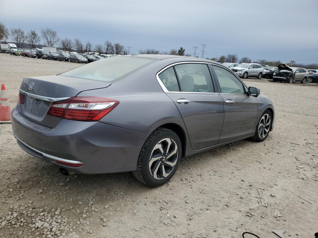 VIN 1HGCR2F95HA227082 2017 HONDA ACCORD no.3