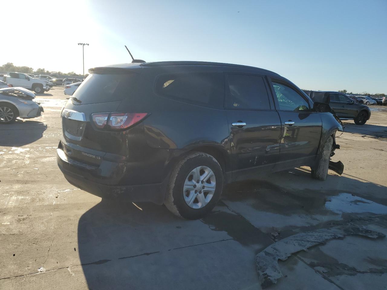 VIN 1GNKRFED8GJ267878 2016 CHEVROLET TRAVERSE no.3