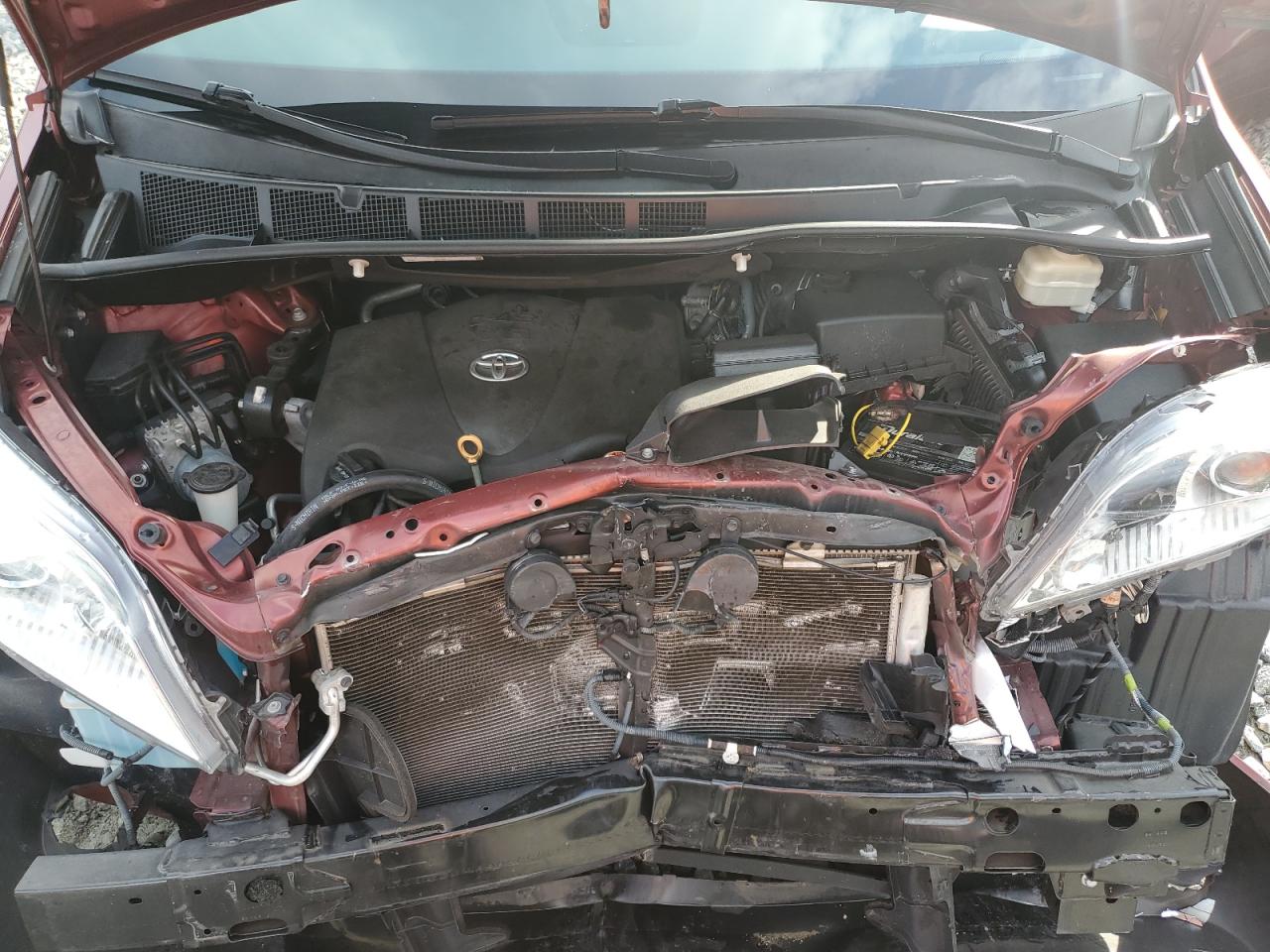 2017 Toyota Sienna - Image 12