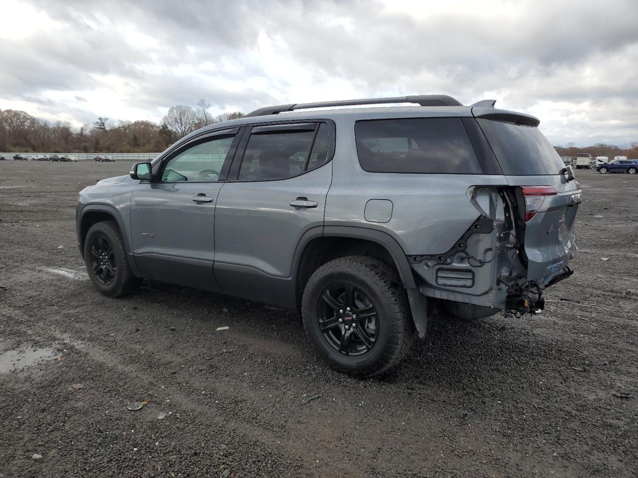 2022 GMC Acadia - Image 2