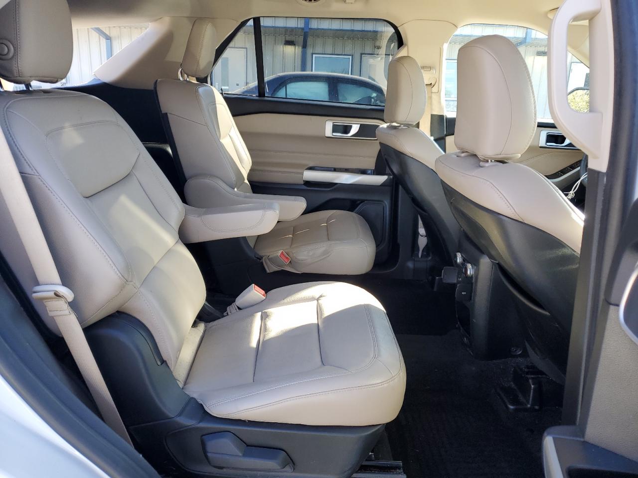 2020 Ford Explorer - Image 11