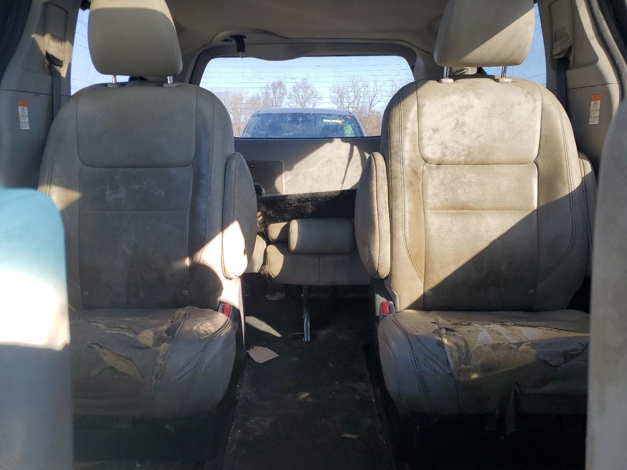 2017 Toyota Sienna - Image 10