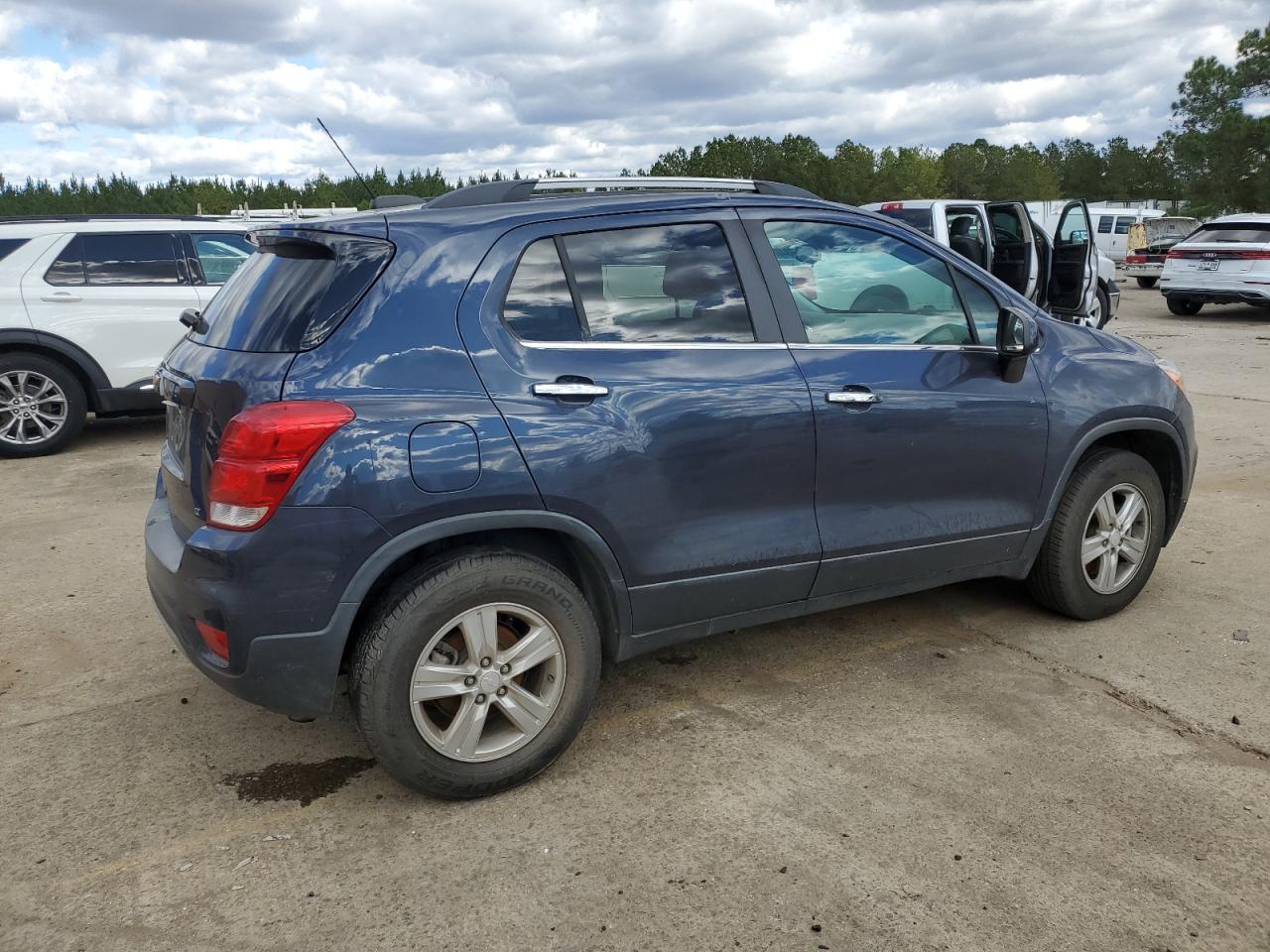 2019 Chevrolet Trax - Image 3