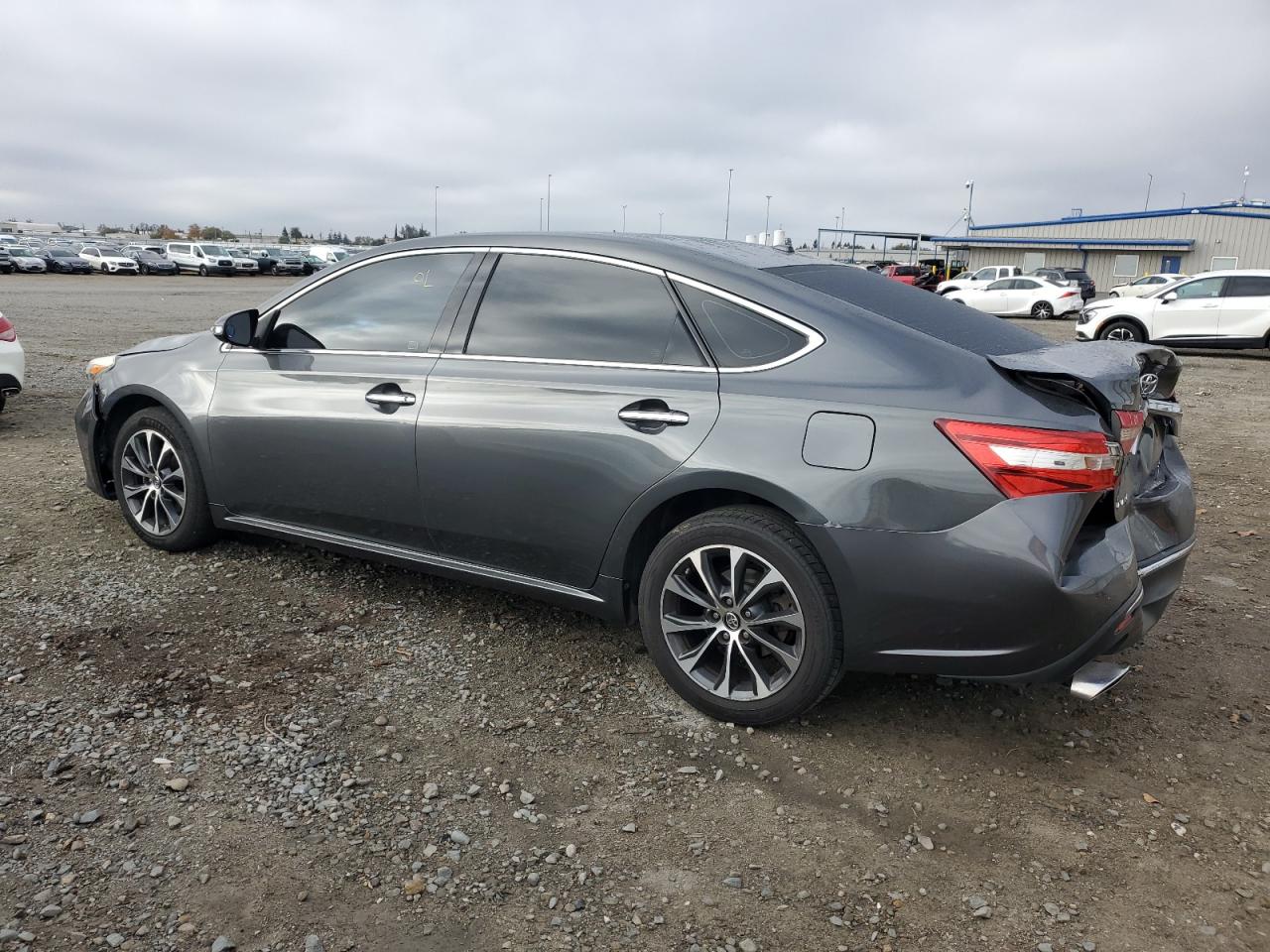 2017 Toyota Avalon - Image 2