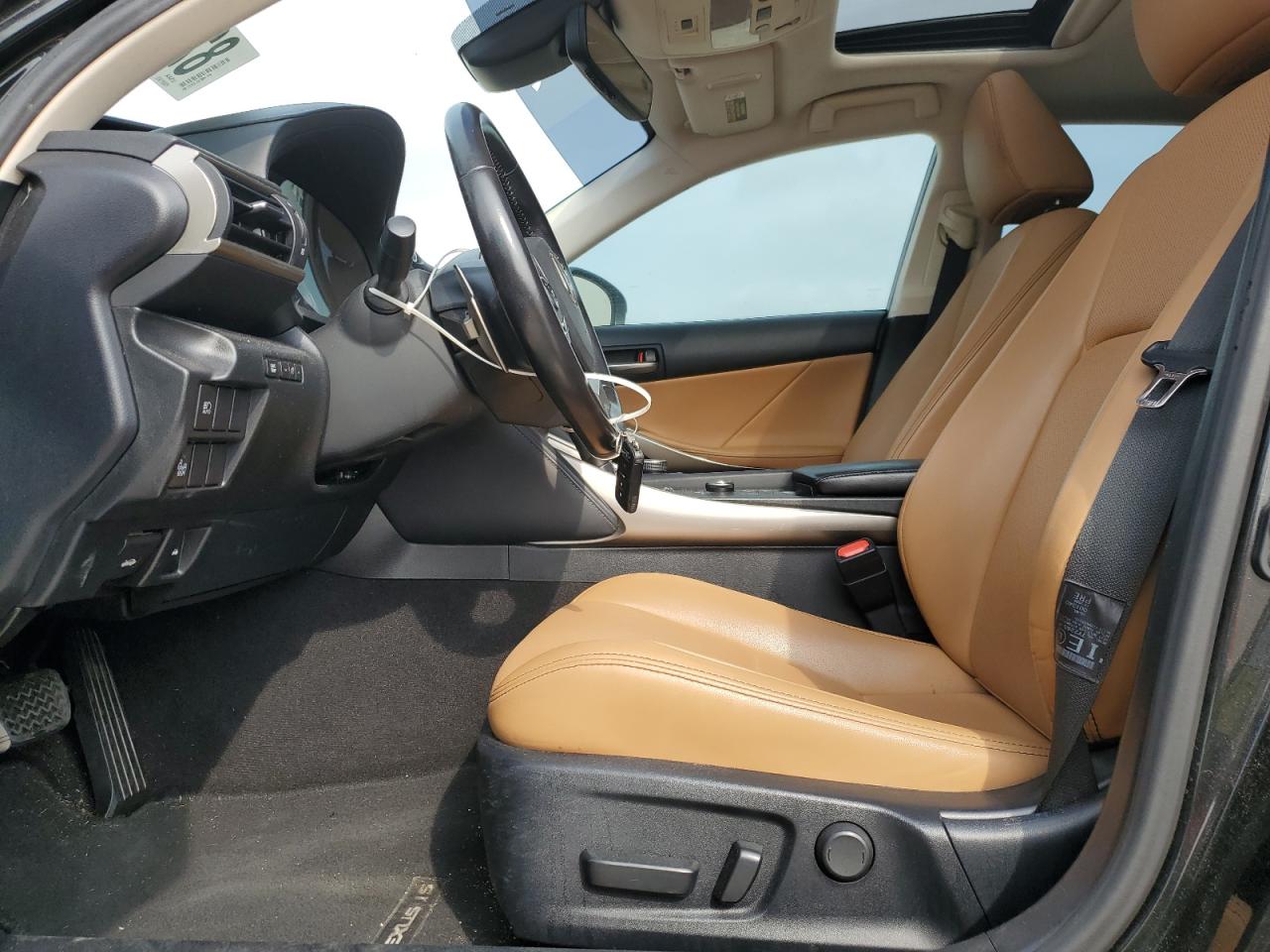 2020 Lexus IS - Image 7