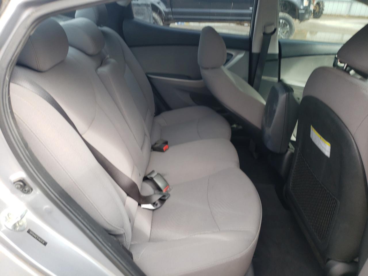 2015 Hyundai Elantra - Image 10