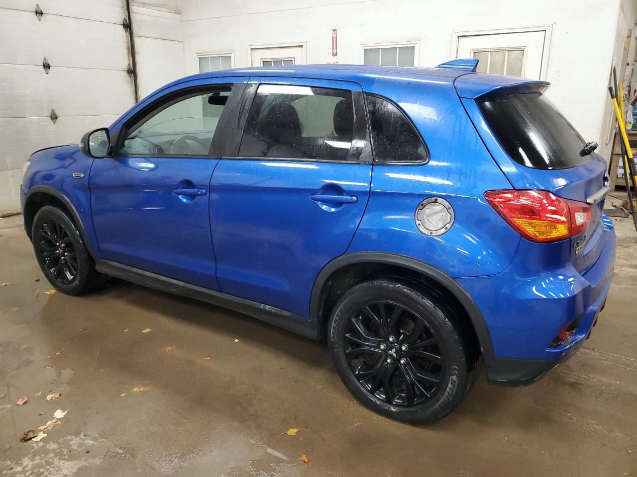 2018 Mitsubishi Outlander - Image 2