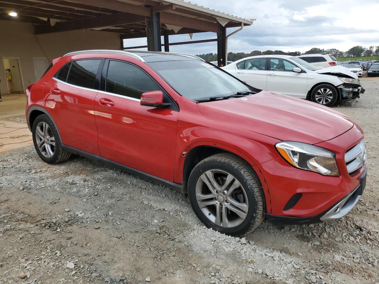 VIN WDCTG4GB1FJ133094 2015 MERCEDES-BENZ GLA-CLASS no.4