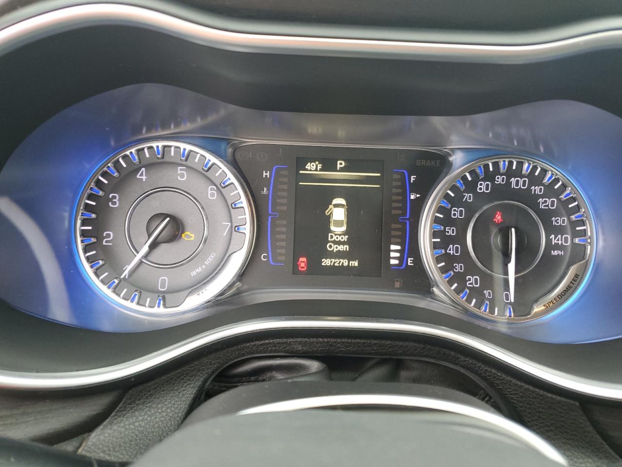 2017 Chrysler 200 - Image 9