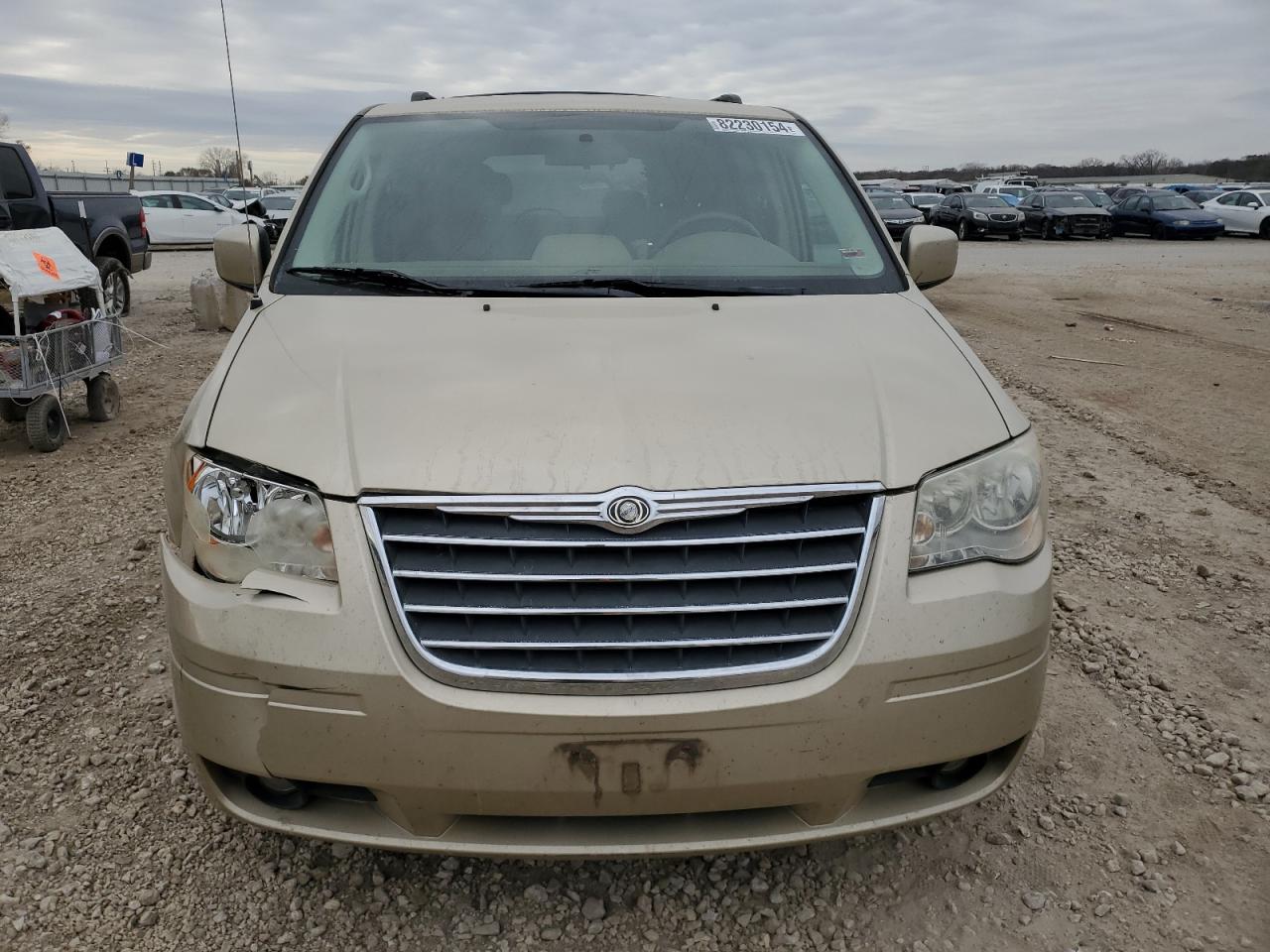 2010 Chrysler Town & Country - Image 5