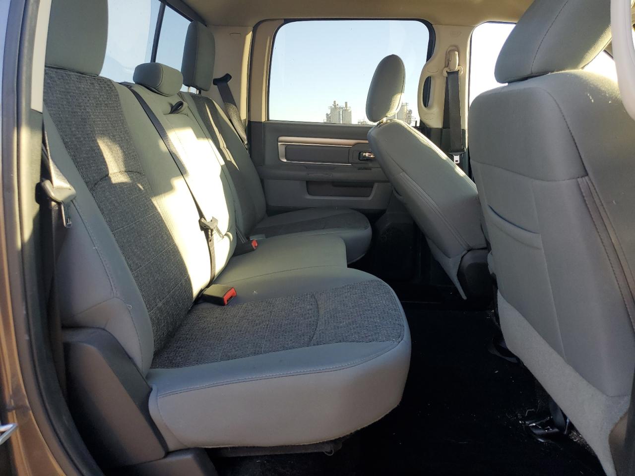 2016 RAM 1500 - Image 10