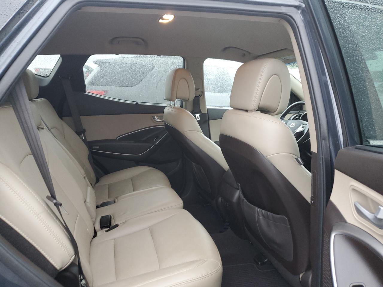 2017 Hyundai Santa Fe - Image 11