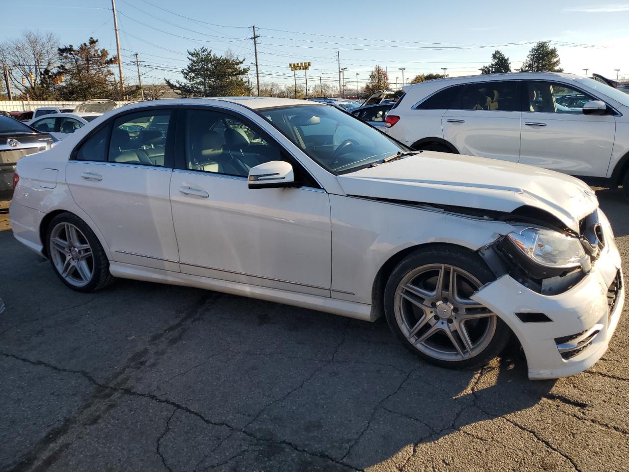 VIN WDDGF8AB5EA918748 2014 MERCEDES-BENZ C-CLASS no.4