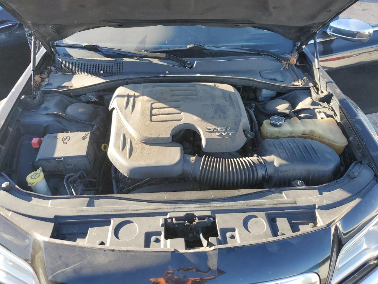 2012 Chrysler 300 - Image 11