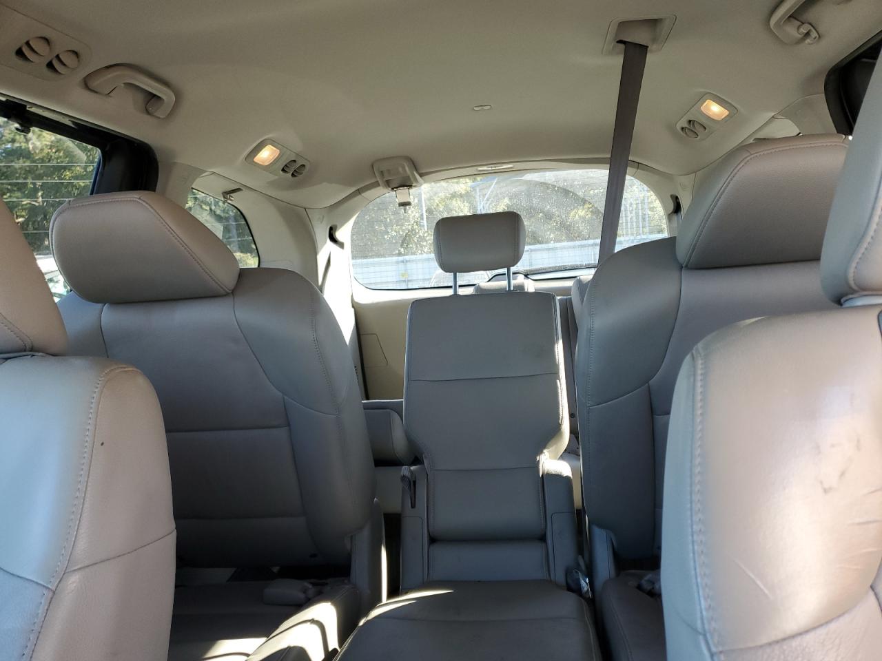 2012 Honda Odyssey - Image 10