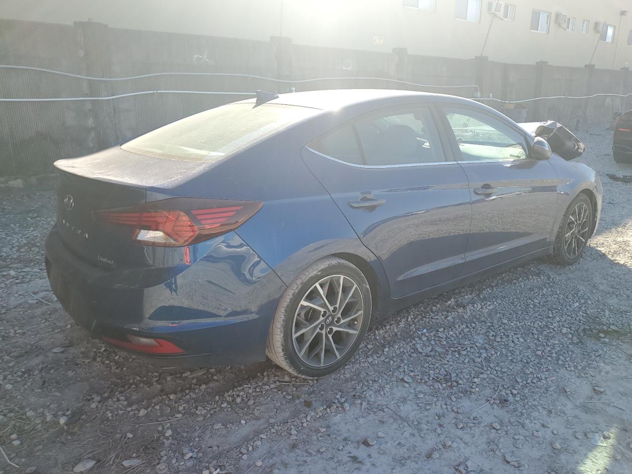 2020 Hyundai Elantra - Image 3