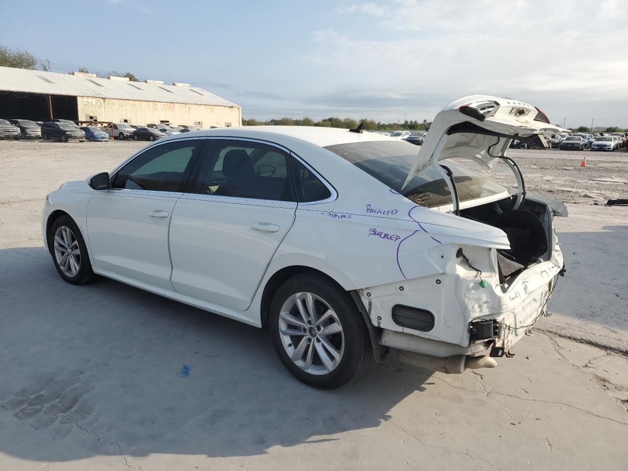 2020 Volkswagen Passat - Image 2