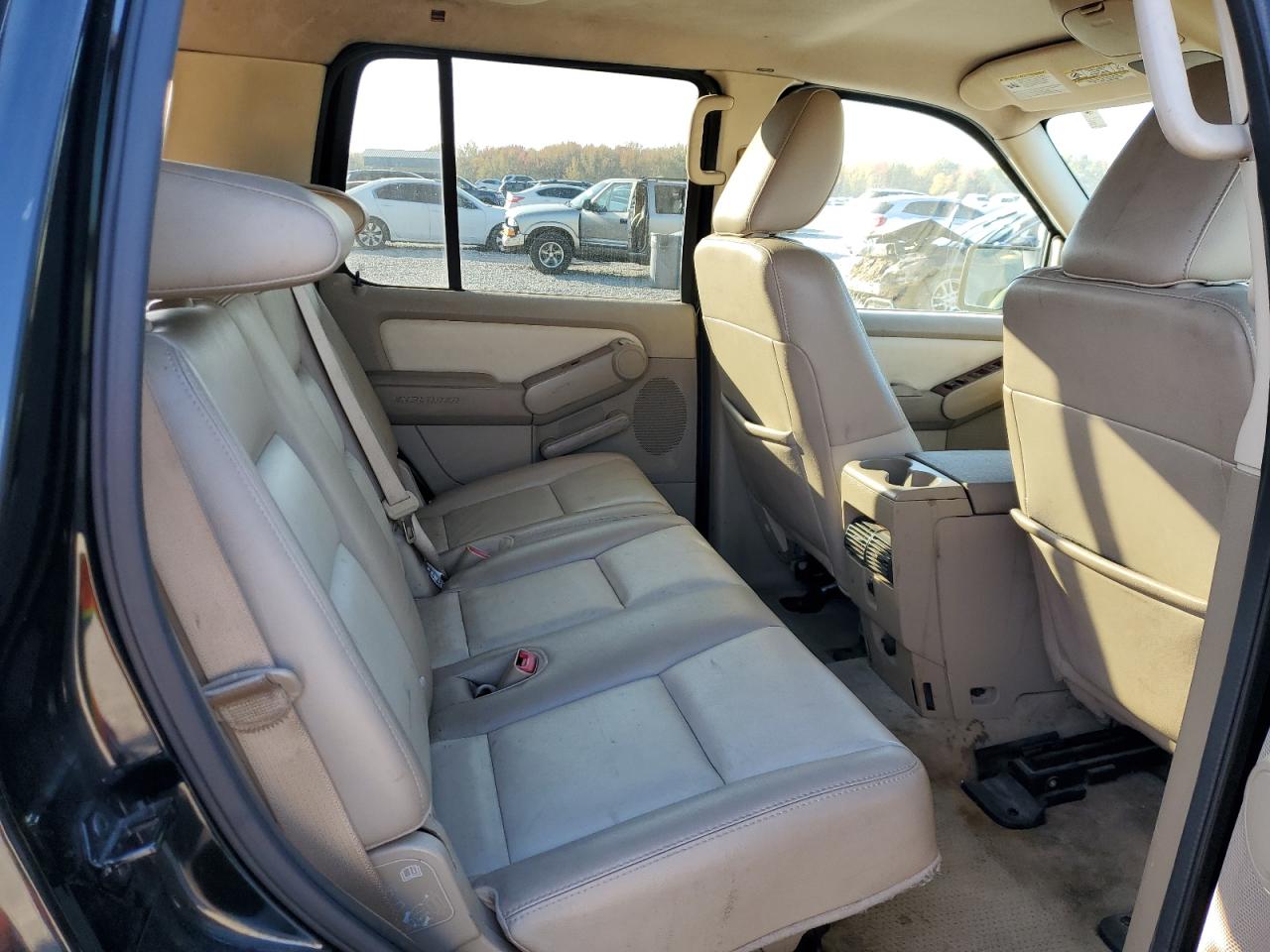 2010 Ford Explorer - Image 11