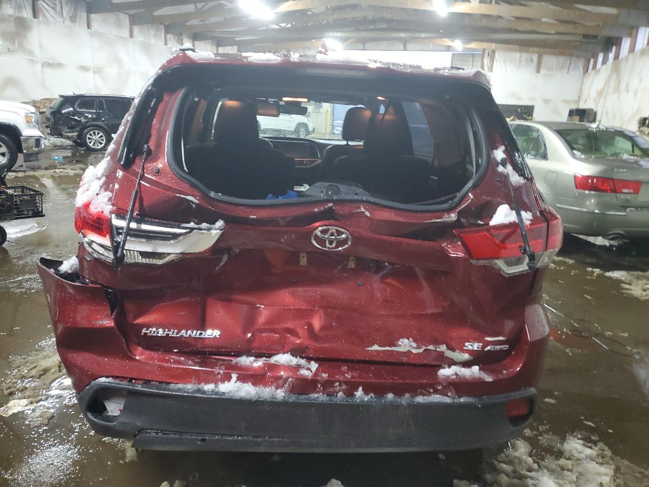 2017 Toyota Highlander - Image 6