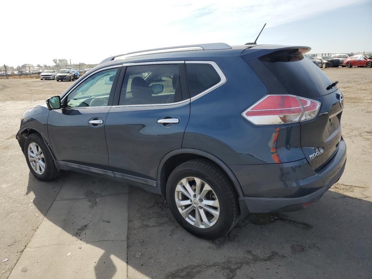 2015 Nissan Rogue - Image 2
