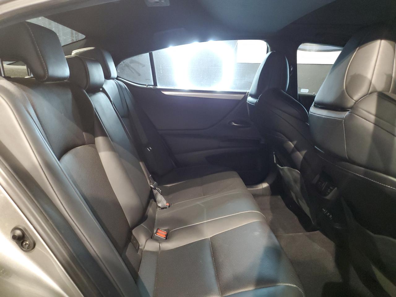 2021 Lexus ES - Image 10